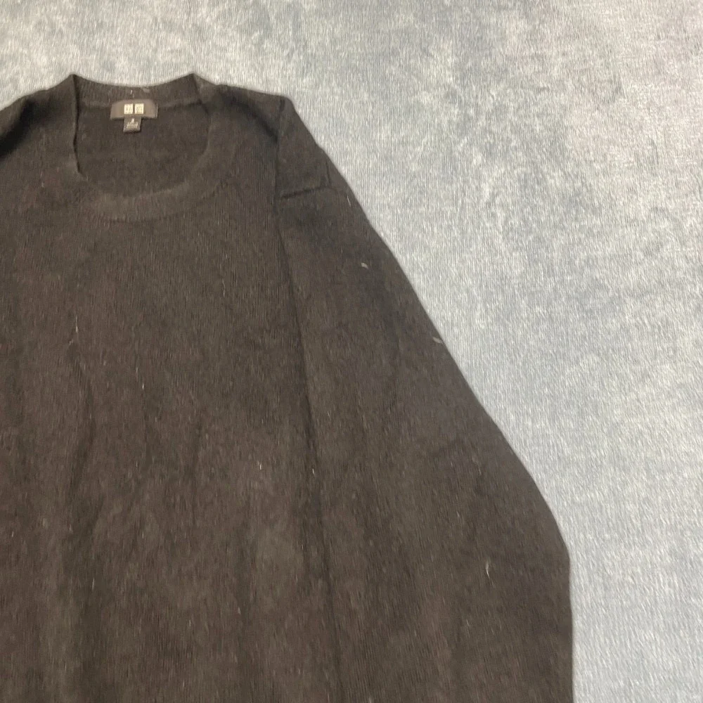 Uniqlo Sweater Mens Medium Black Cashmere Crew Neck Tight Knit Winter Pullover